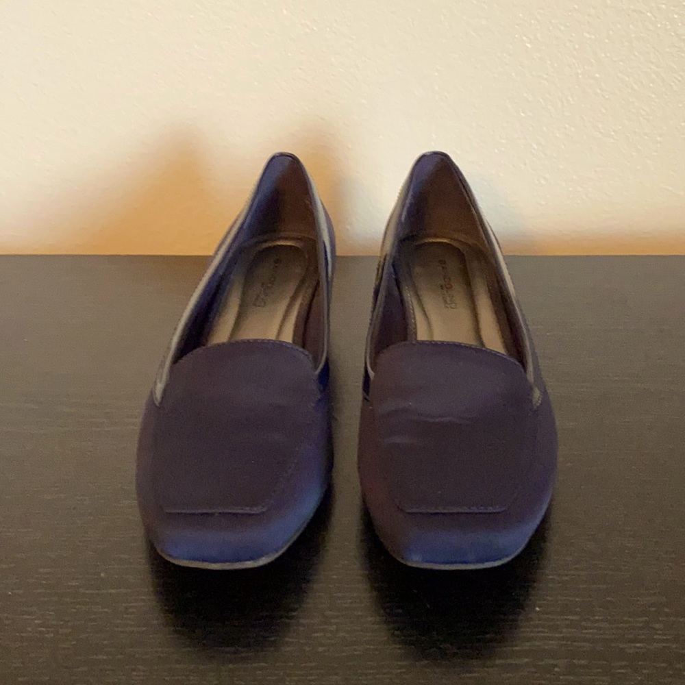 Beflexible blue Womens loafers sz10
